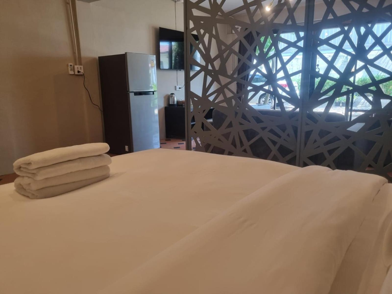 New Breakers Hotel Rawai エクステリア 写真